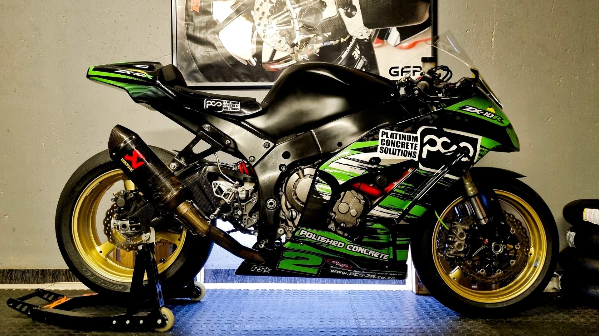 2013-Kawasaki-ZX10-1.jpg