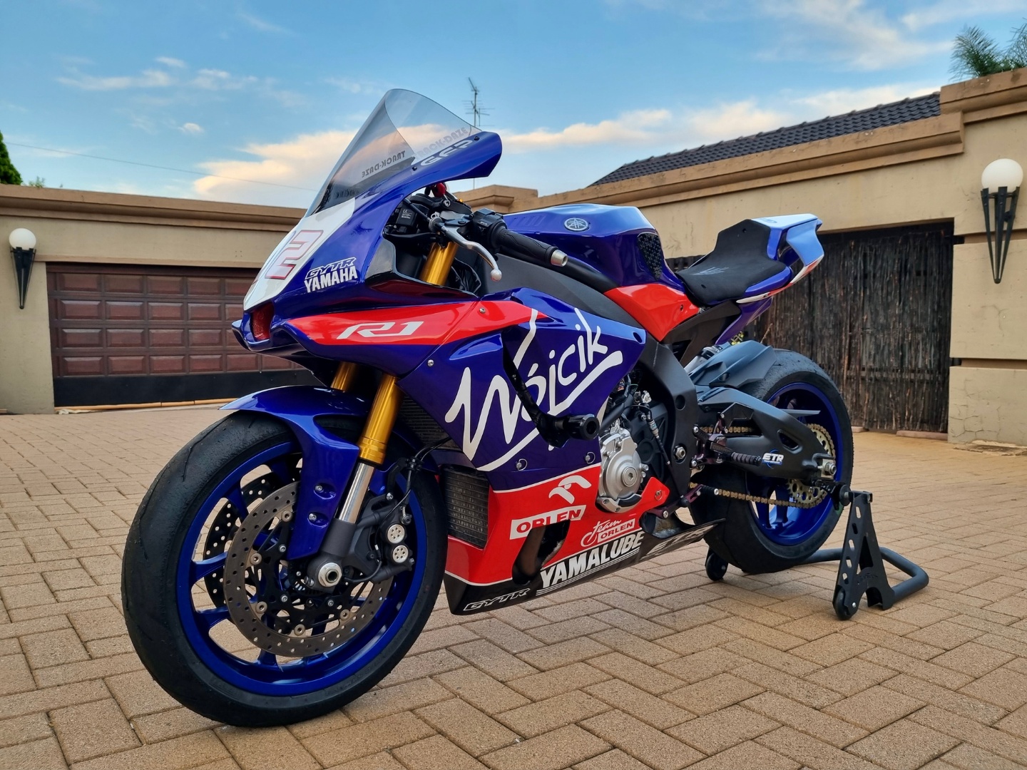 Yamaha R1 2016 Red