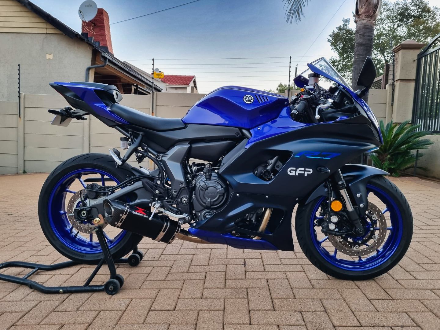 2022-Yamaha-R7-1.jpg
