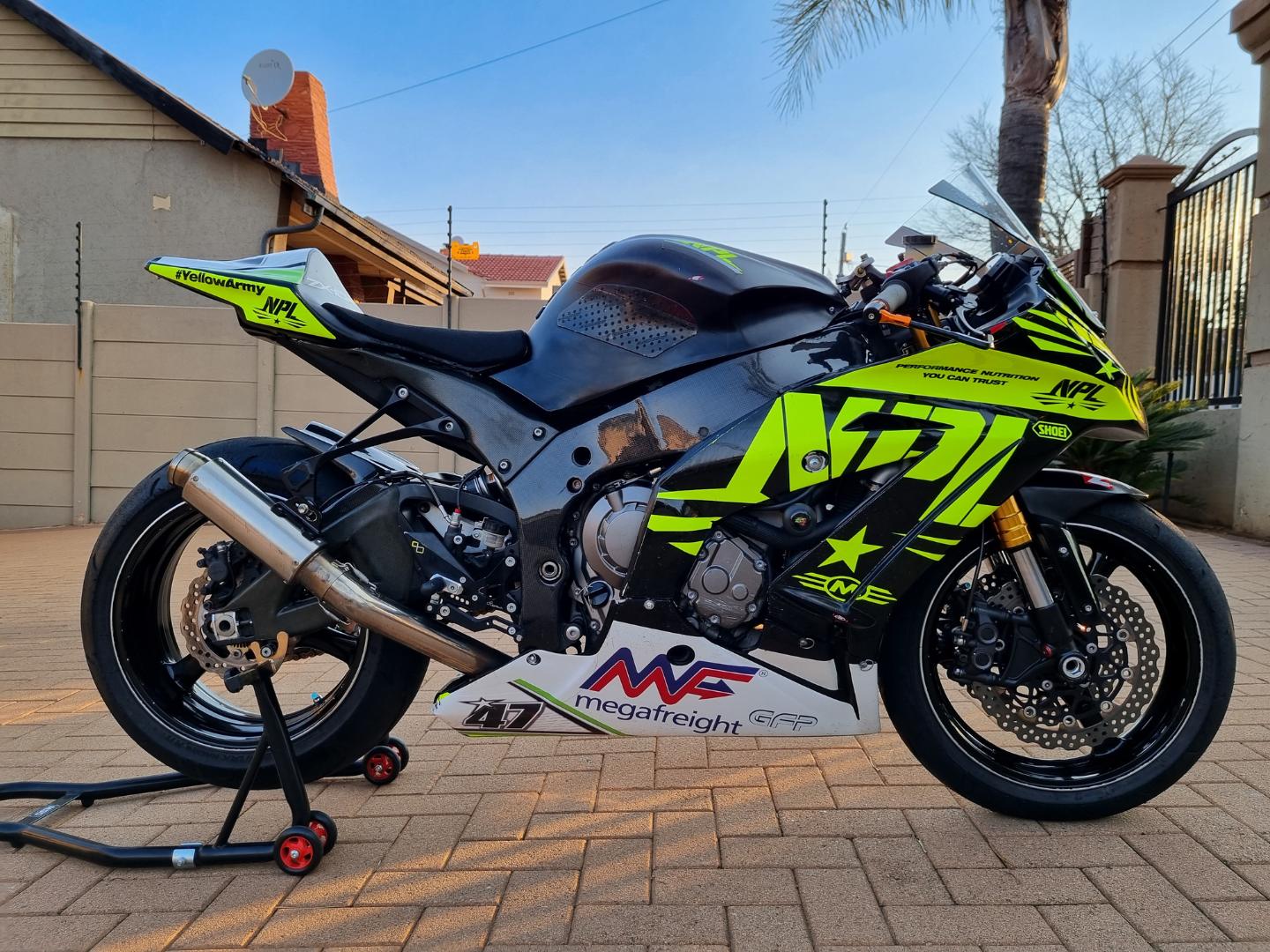 2014-Kawasaki-ZX10-1.jpg