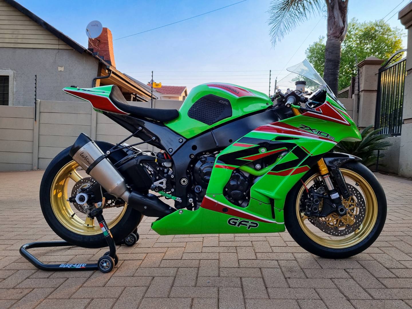 2015-Kawasaki-ZX10R-1.jpg