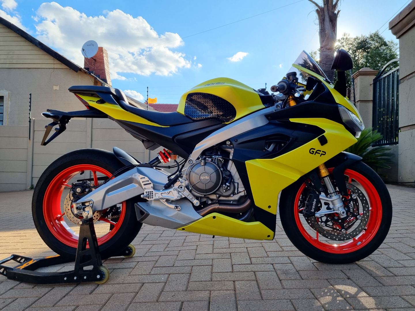 2021-Aprilia-RS660-1.jpg