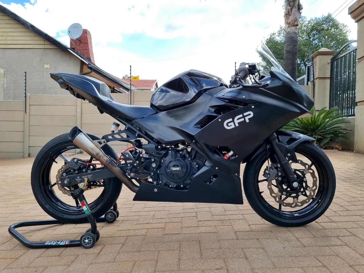 2020-Kawasaki-Ninja-400-1.jpg