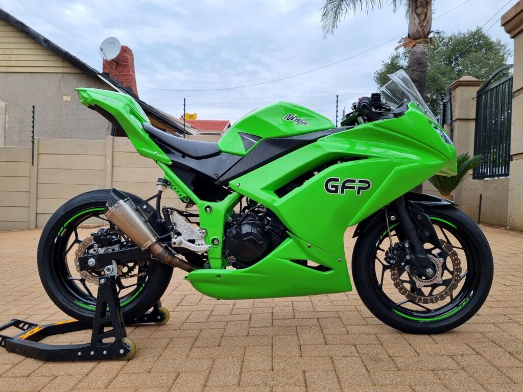 2017 Kawasaki ZX300